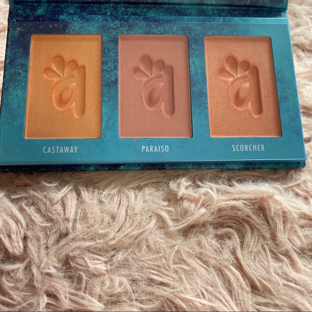 Makeup Bundle! - Picture 2 of 6